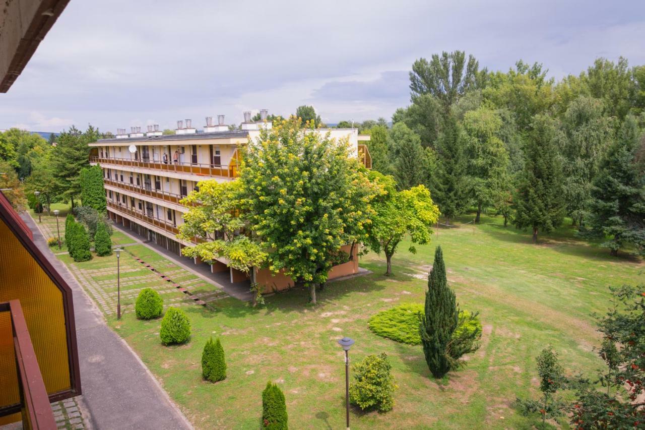 Helikon 32 Apartman Кестхей Екстер'єр фото